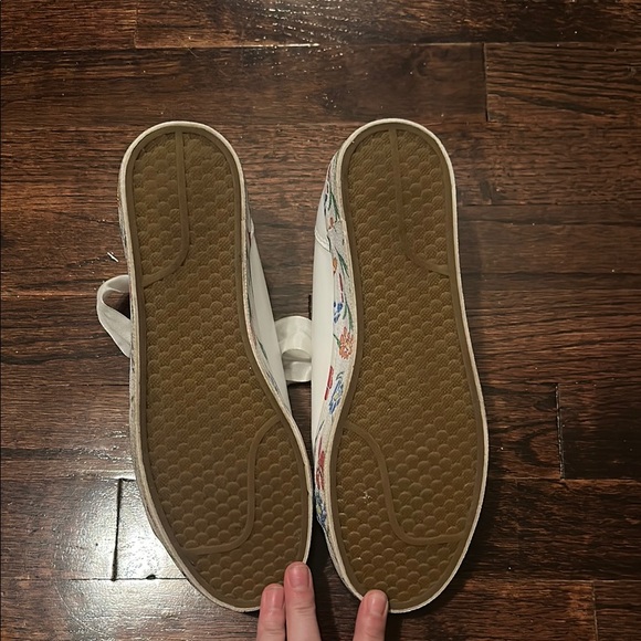 EUC White Floral Sneakers - Picture 5 of 7